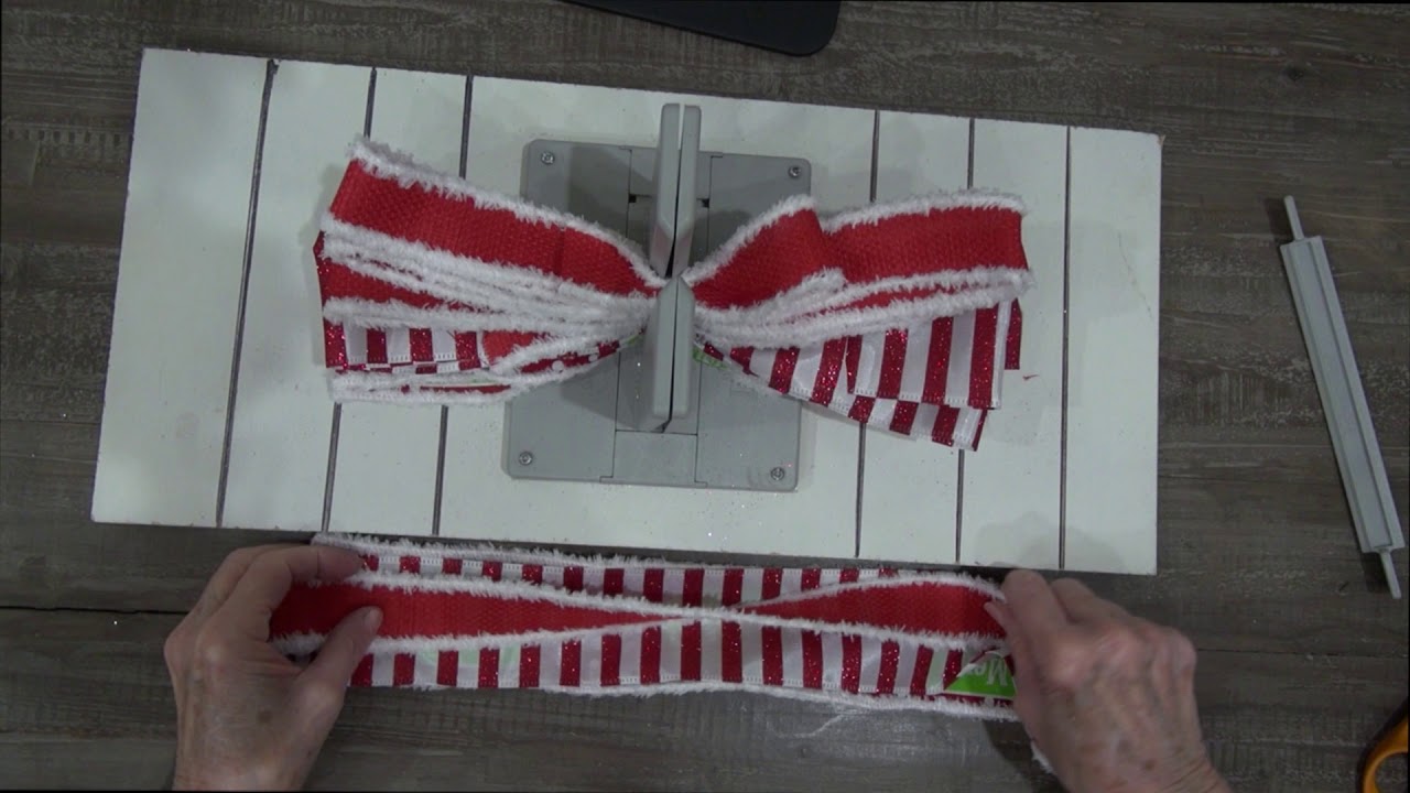 Christmas Bow Made with Bowdabra 2018