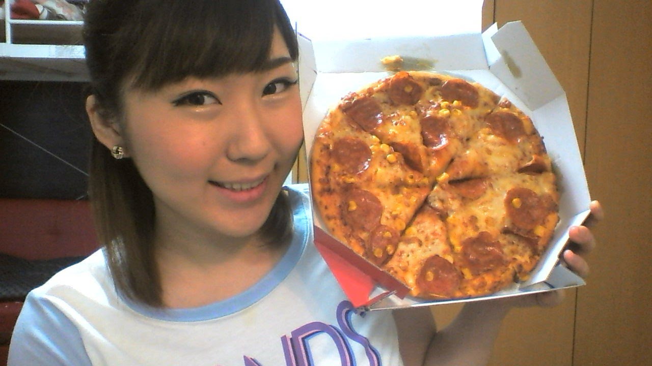 eating sound / pizza (ASMR)