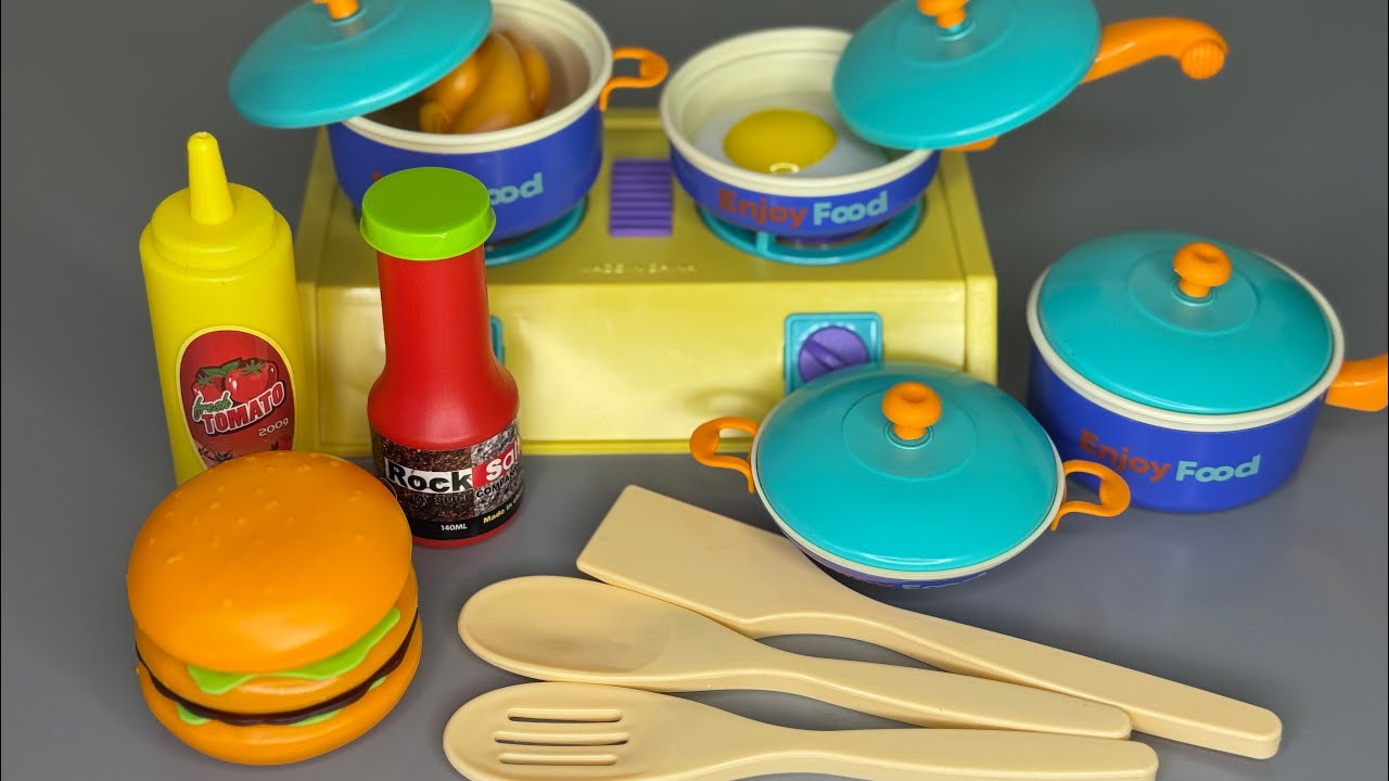 Cooking a Yummy Burger in My Toy Kitchen! 🍔🍳