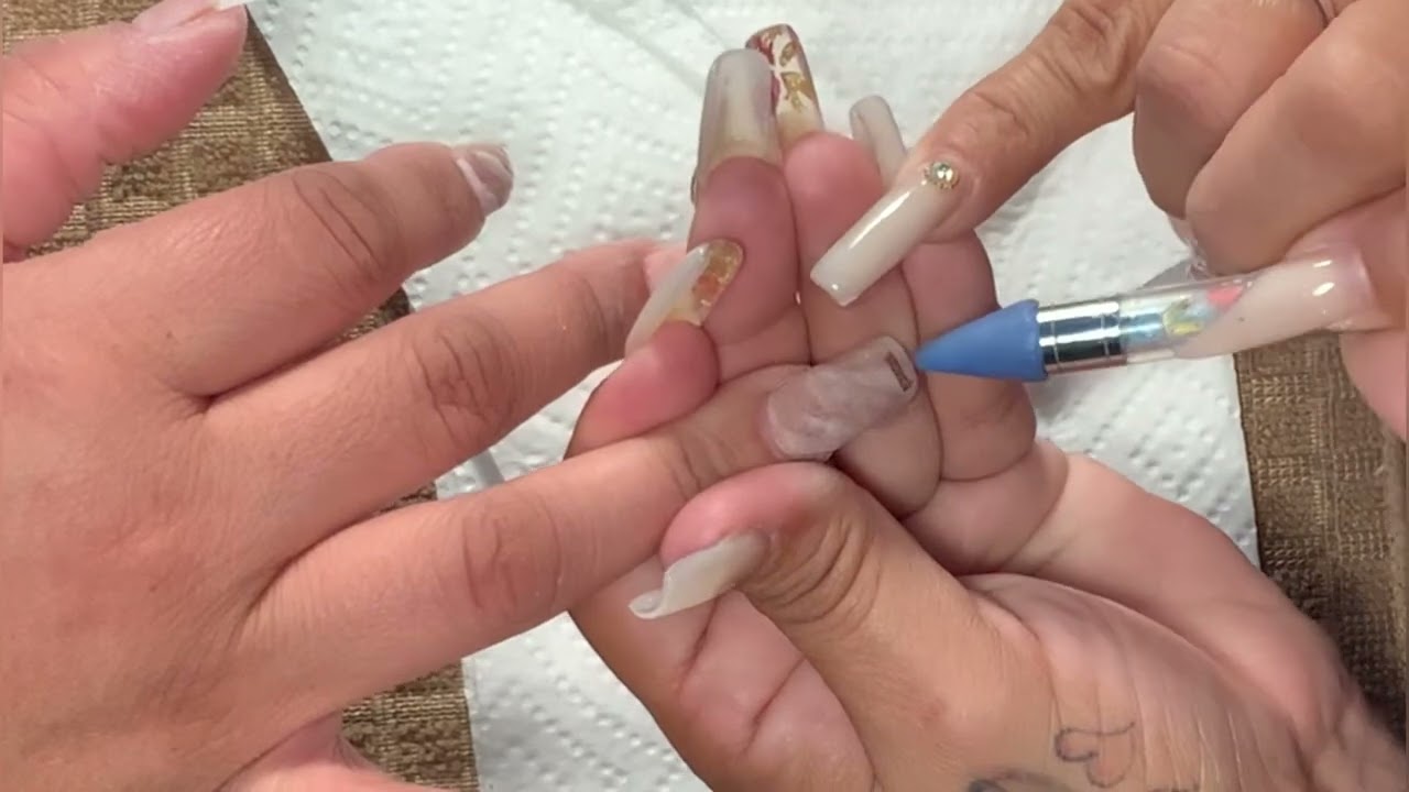 Mármol nails with french design/fashion flowers 🌺 and letters F- -k and Gucci
