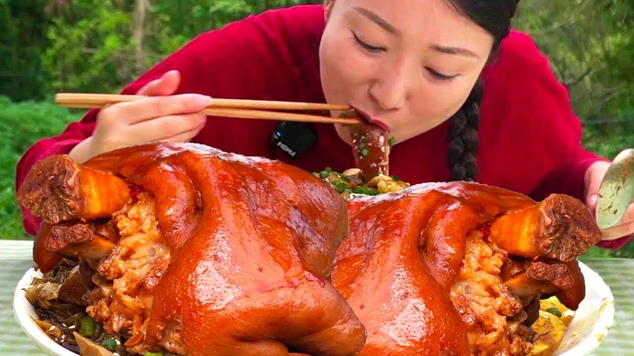 小雨做肘子燙飯，軟爛的肘子和黏糊糊的粉條裹著米飯，一口太過癮！【市民朱小雨】