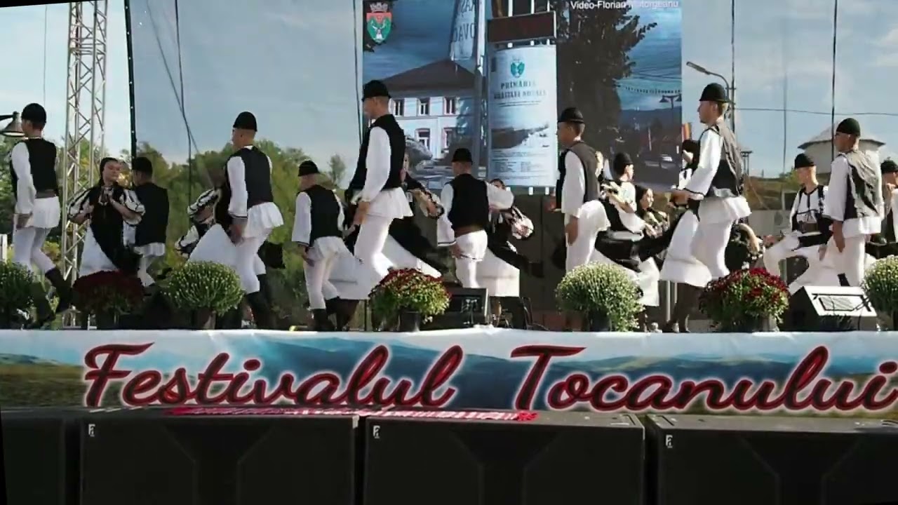 Ansamblul folcloric Nedeia la Festivalul Tocanului - Novaci 2022