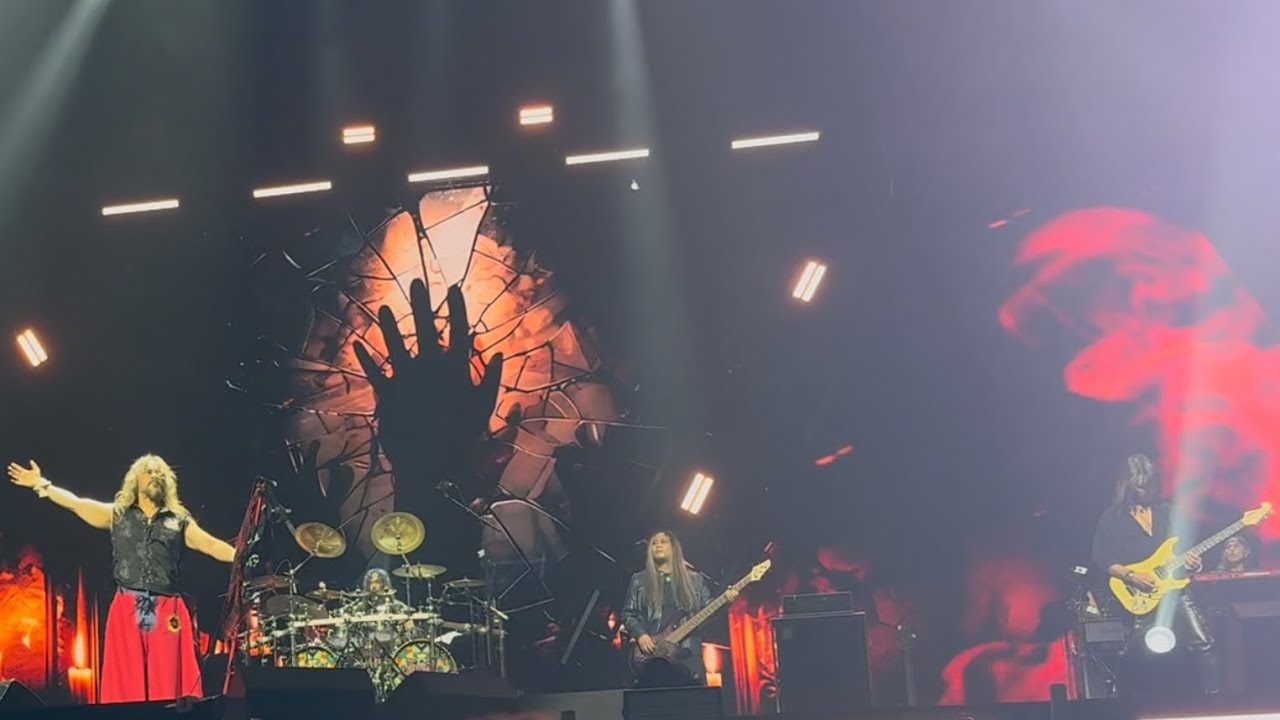 Wings 40 Tahun [4 Dekad Terbang Tinggi] Live in Singapore (24 December 2025) - Hukum Karma