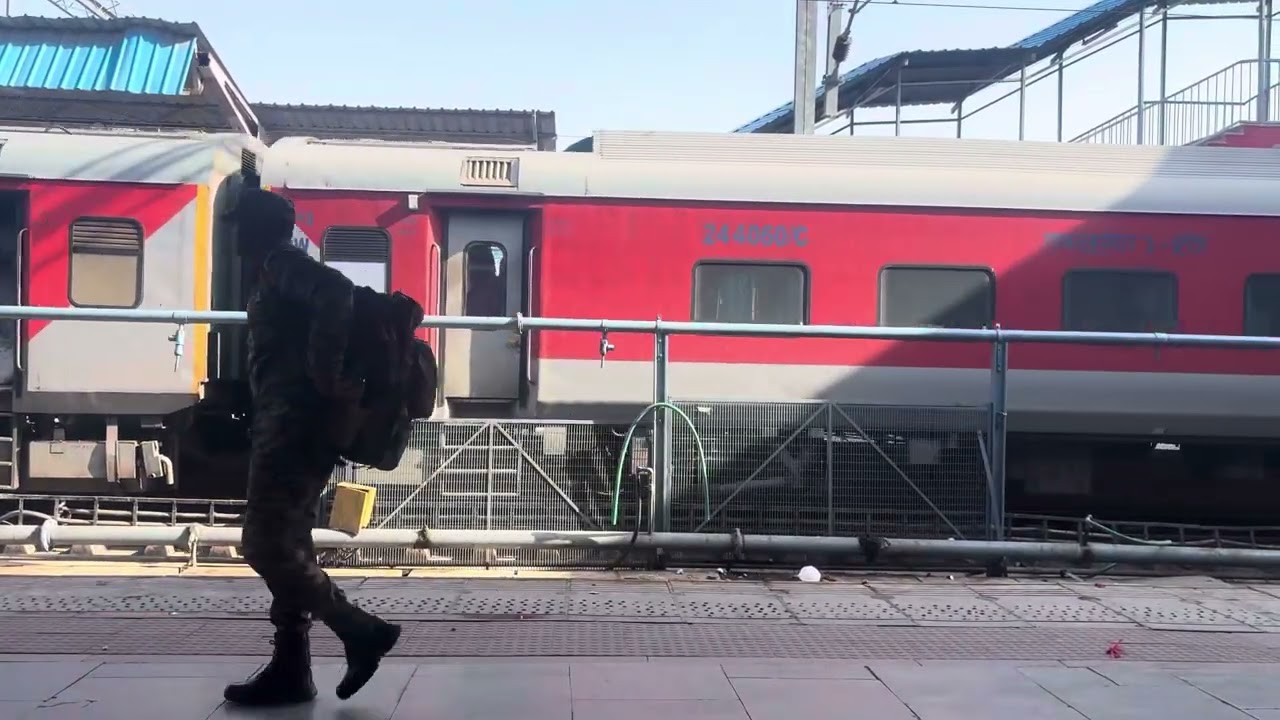 Jodhpur sabermati jasalmer express train arrived Jodhpur station 