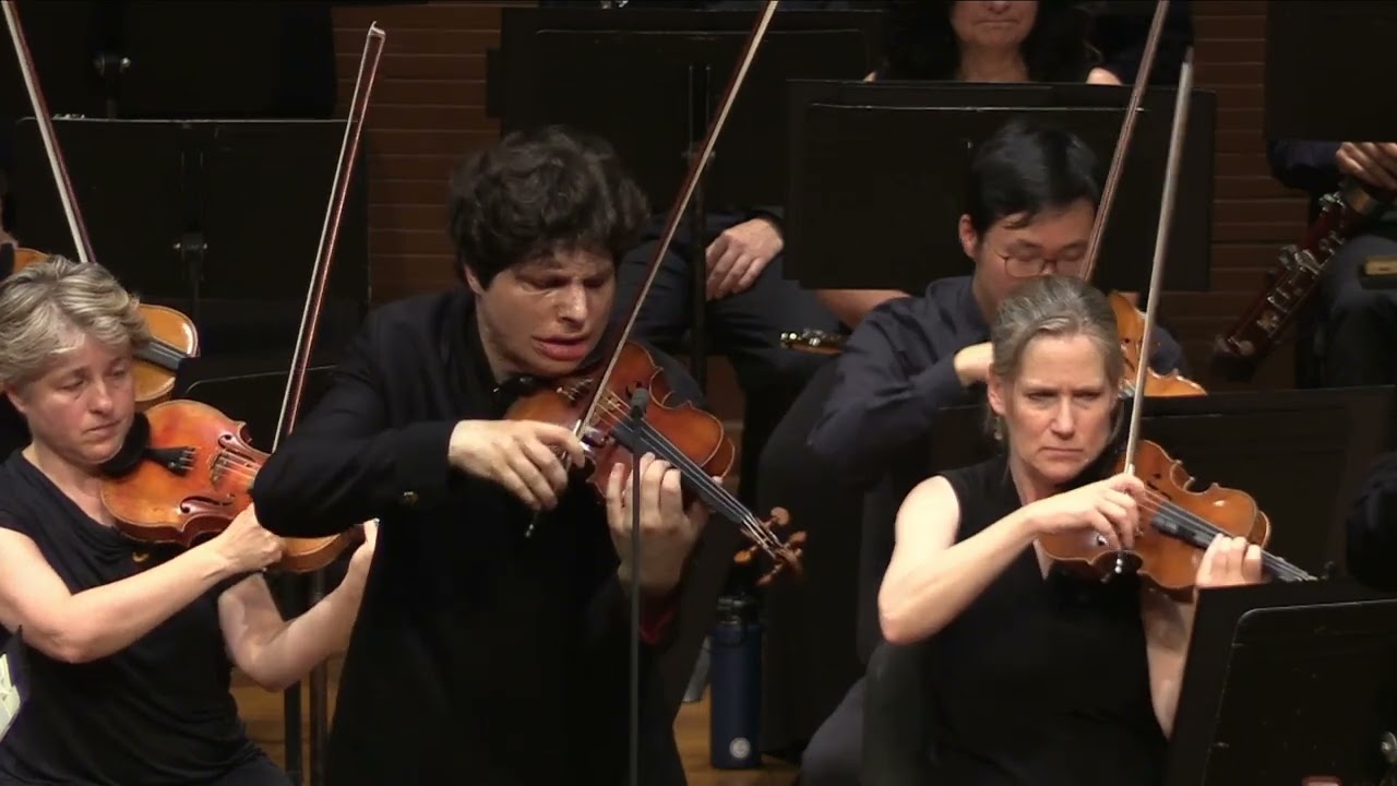 Augustin Hadelich plays the second movement of the Beethoven Violin Concerto (Live, 2021)