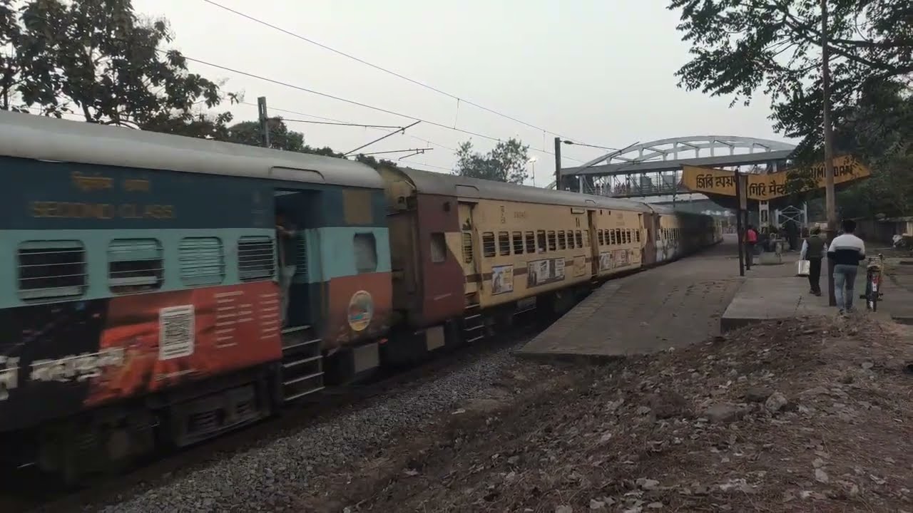 Dengarous crossing Asansol SF express + Rani Shiromani Express 