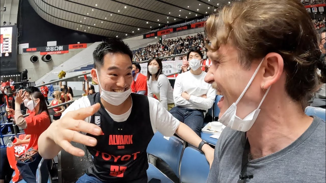 Clueless Foreigner Infiltrates Japanese Basketball Game