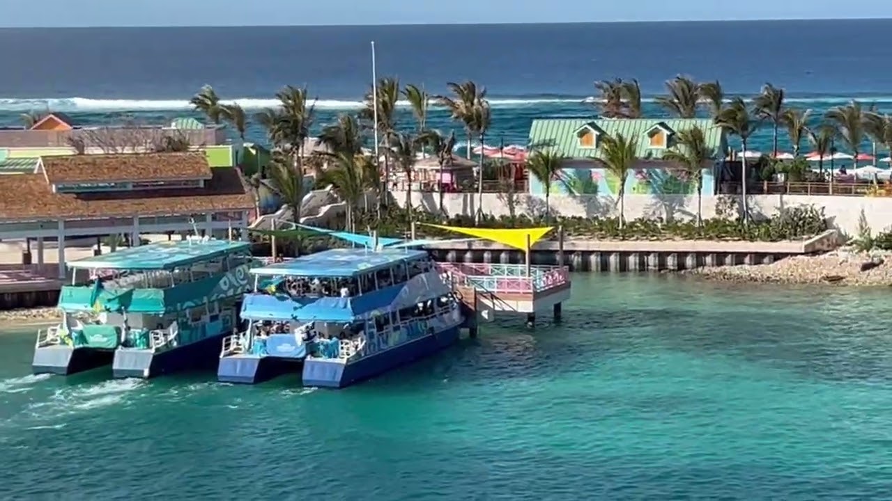 The floating flamingo, royal Beach club NAssua Bahamas Atlantis 