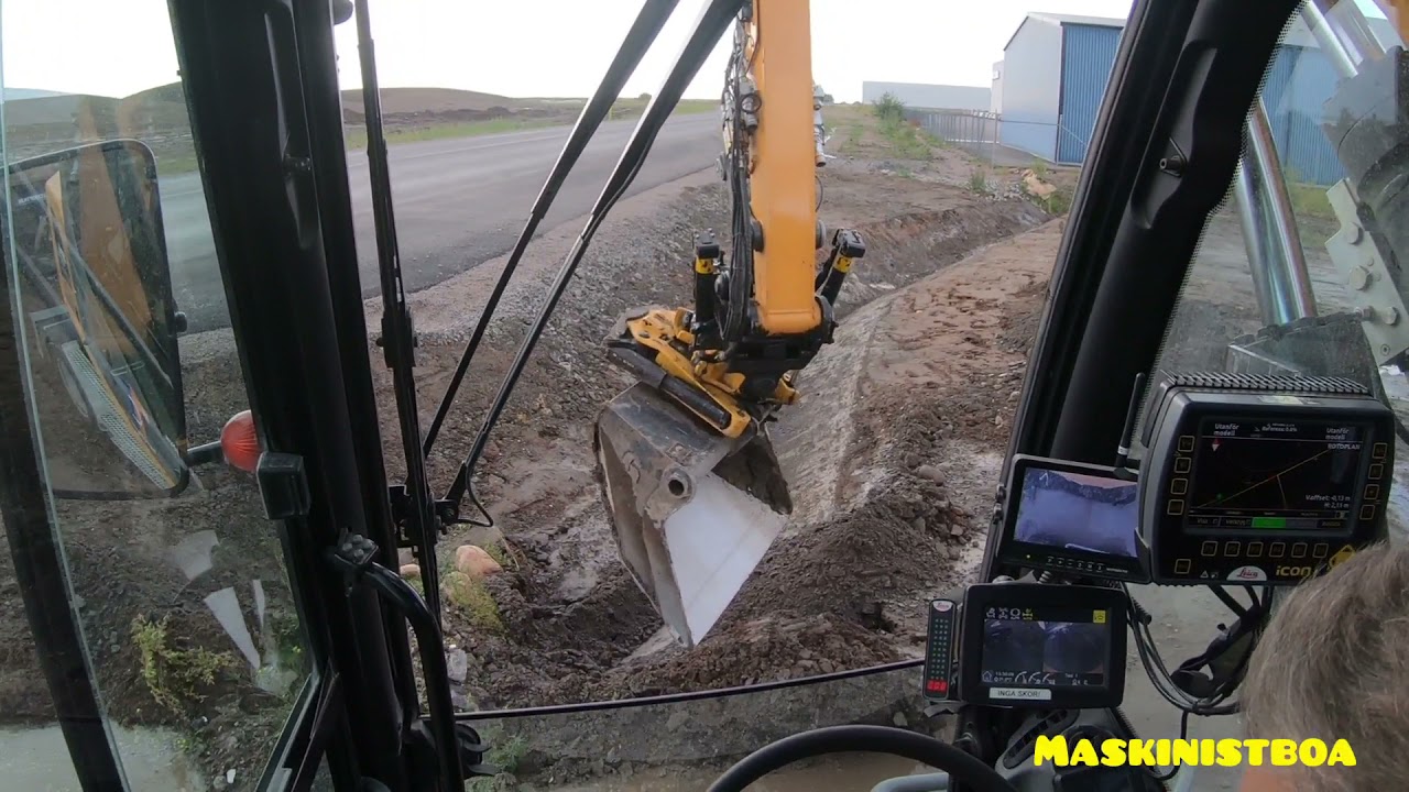 Liebherr 914 Compact Trench digging