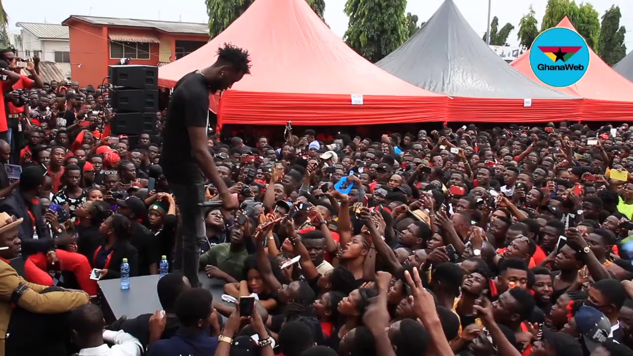 Ogee The MC dazzles crowd with Ebony's new song