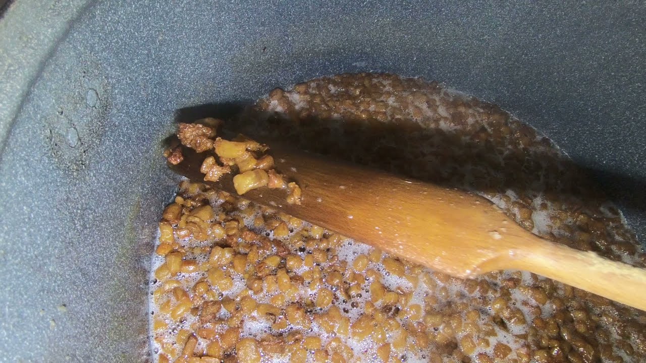 Škvaření vepřového sádla.
