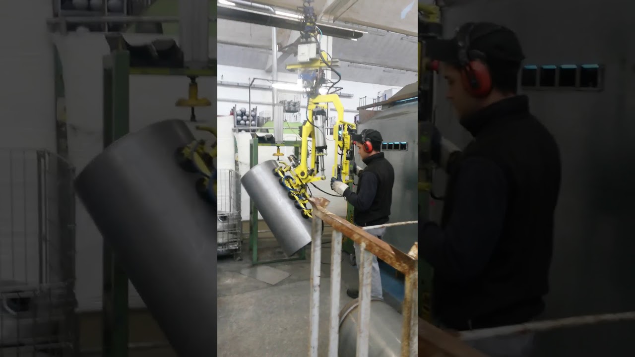 Intelligent lift assist device for handling tanks by vacuum gripper -Liftronic205