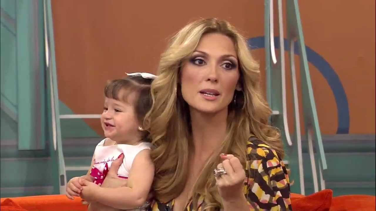 Nora Salinas con sus hijos en 