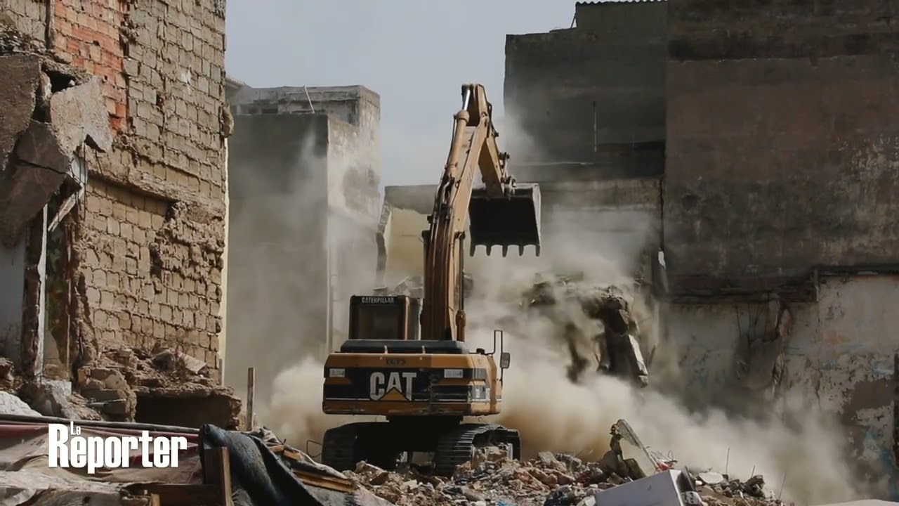 هدم منازل آلية للسقوط بدرب معيزي في المدينة القديمة بالدار البيضاء