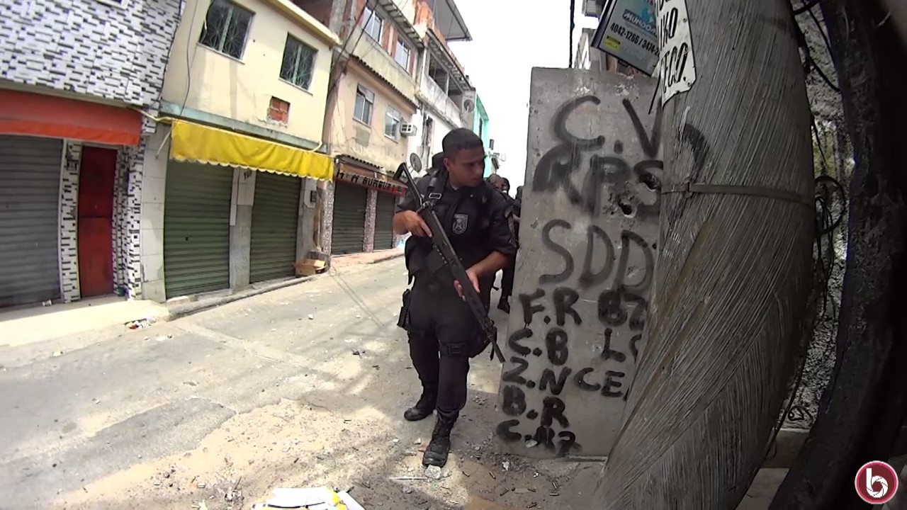 Confronto deixa cenário de guerra no Complexo do Alemão - BCN NEWS