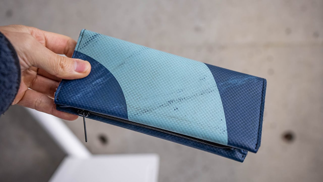 This wallet is made from used... // FREITAG