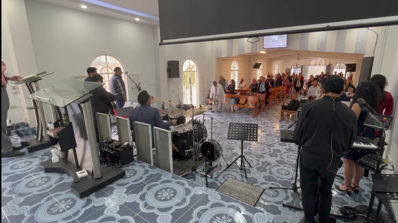 Tenemos Un Dios Muy Grande | En Vivo