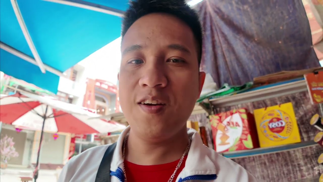 Ngày Mồng Một Tết Thiếu Bánh Nên Phải Cấp Tốc Đi Mua Liên Ngay