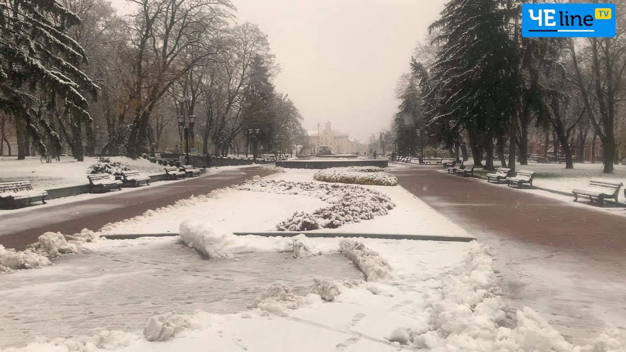 Перший сніг у Чернігові: чи відчувають чернігівці передсвятковий настрій