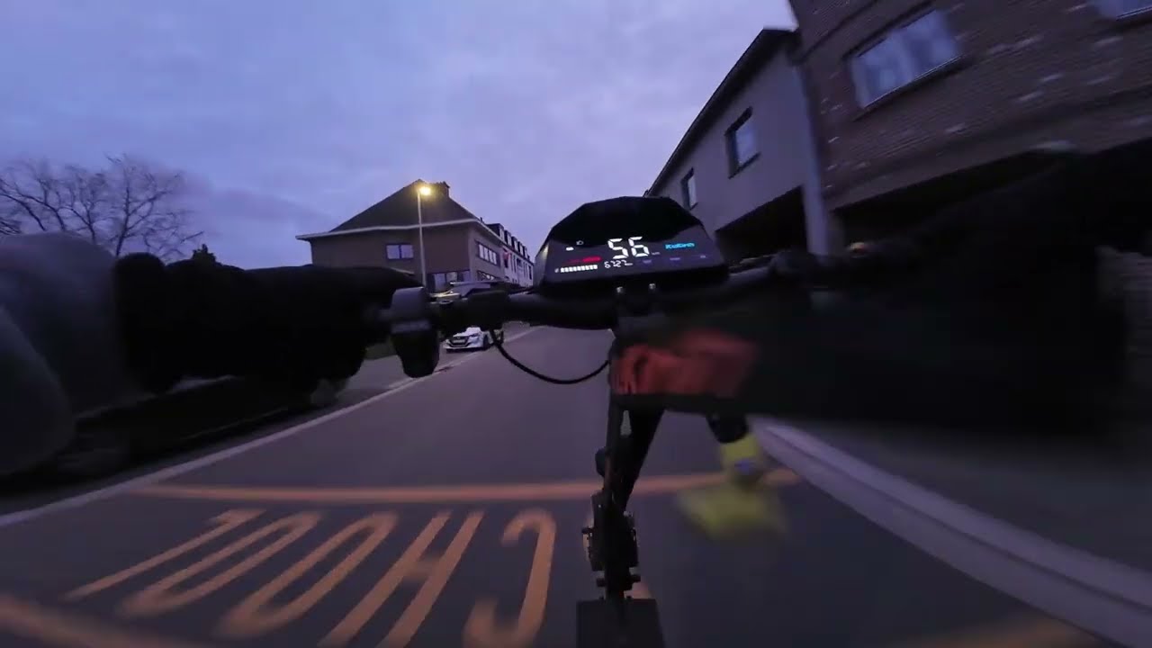 Doing Wheelies at Sunset on My E-Scooter Kukirin G4… Almost Crashed 😬