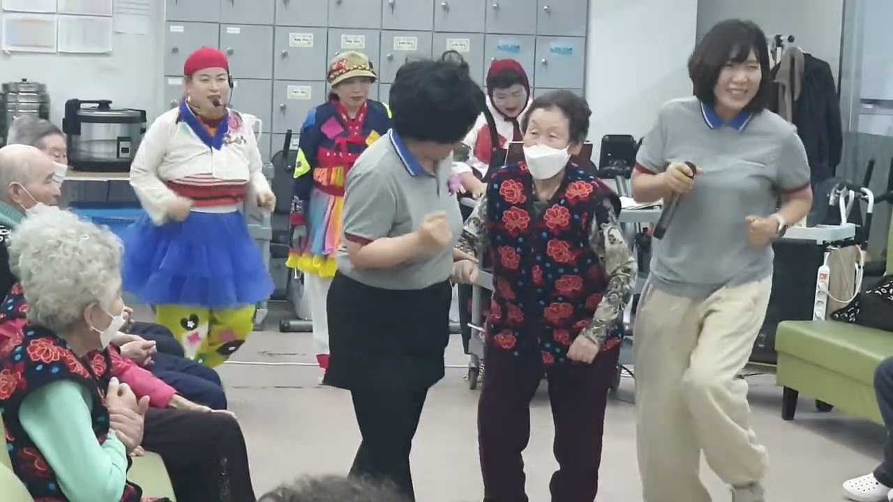 수덕사의여승 원미인품바예술단 웃음을주는 원미남예술단 행복을주는 막둥이품바 즐거움을주는 효성이벤트 공연문의 010 7295 0325 구독좋아요 눌러주세요 