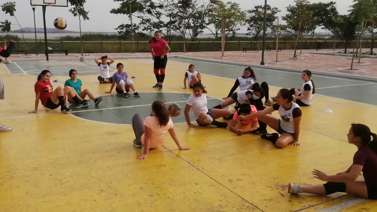 juego recreativo y físico en voleibol