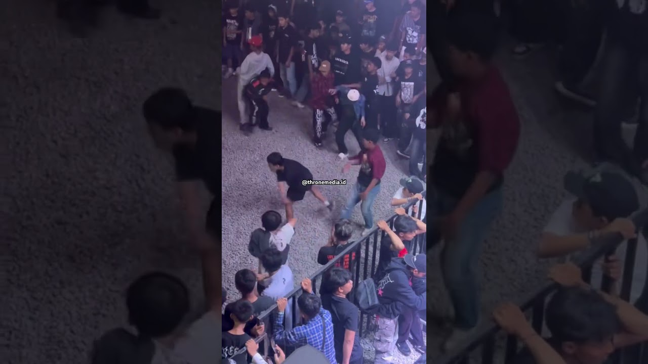 Eaaaa eaaaa #moshing #mosh #moshpit #crowd #pogo #chaos #shorts #twostep #gigs #punk #hardcorepunk