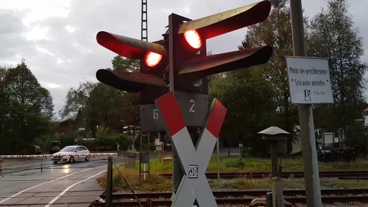 [B&Uuml;S72] Bahn&uuml;bergang Schaftlach, Piesenkamer Stra&szlig;e[2] // Railroad Crossing // Spoorwegovergang