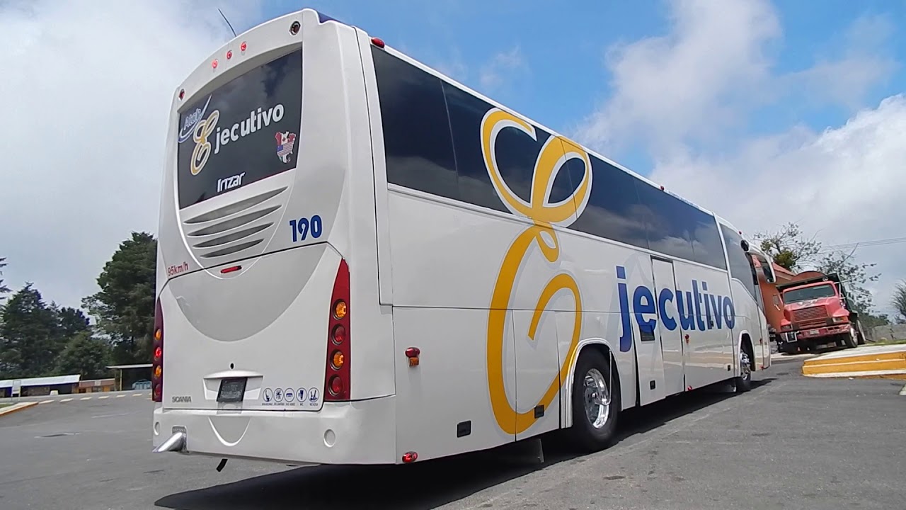Hermosa Salida Y belleza de un IRIZAR 