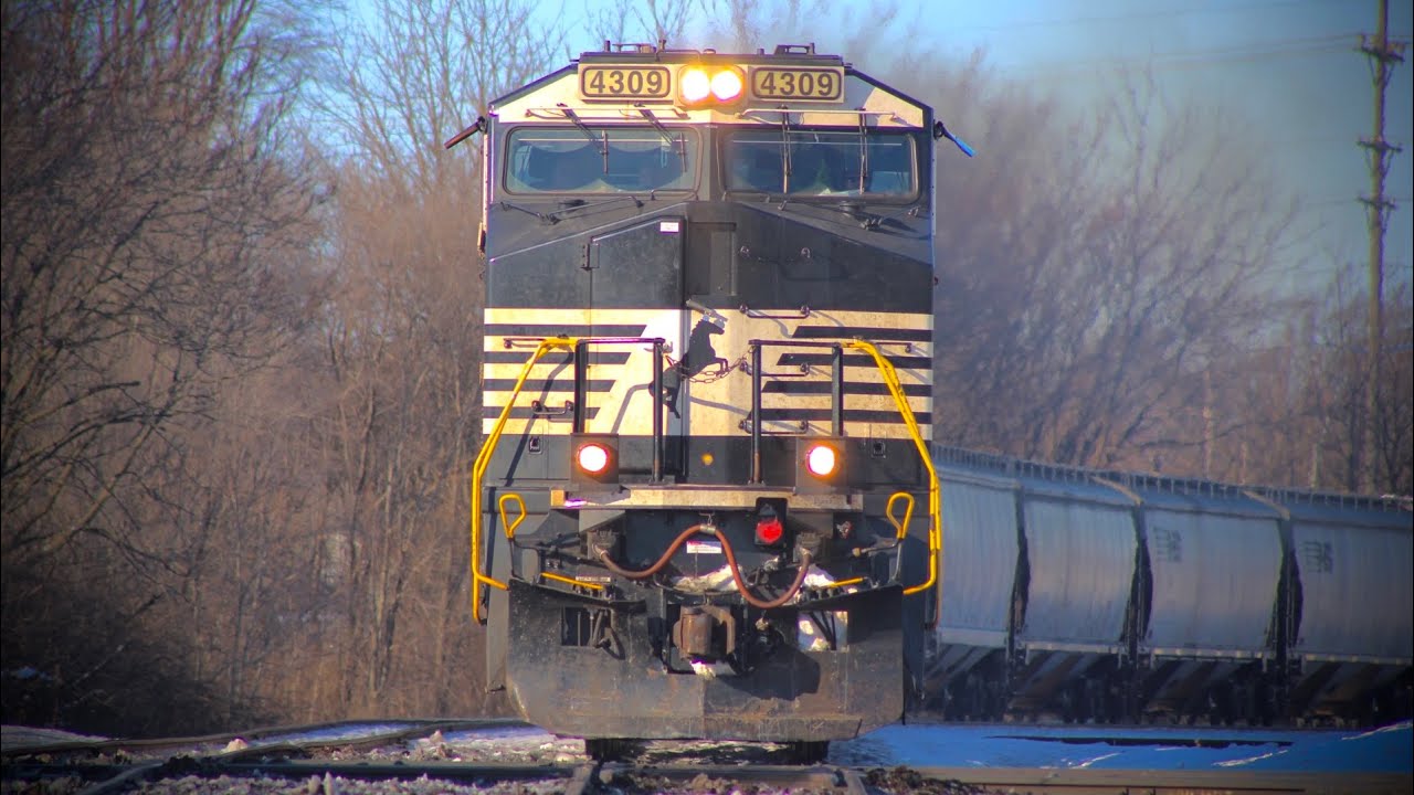 NS 50X passes Marion at CP 45 with friendly crew and UP trailing!