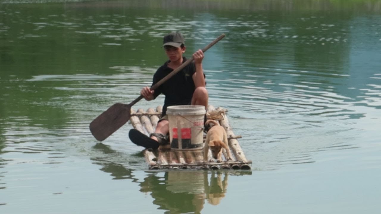 Orphan boy - Difficult life, Harvesting fish to sell at the market