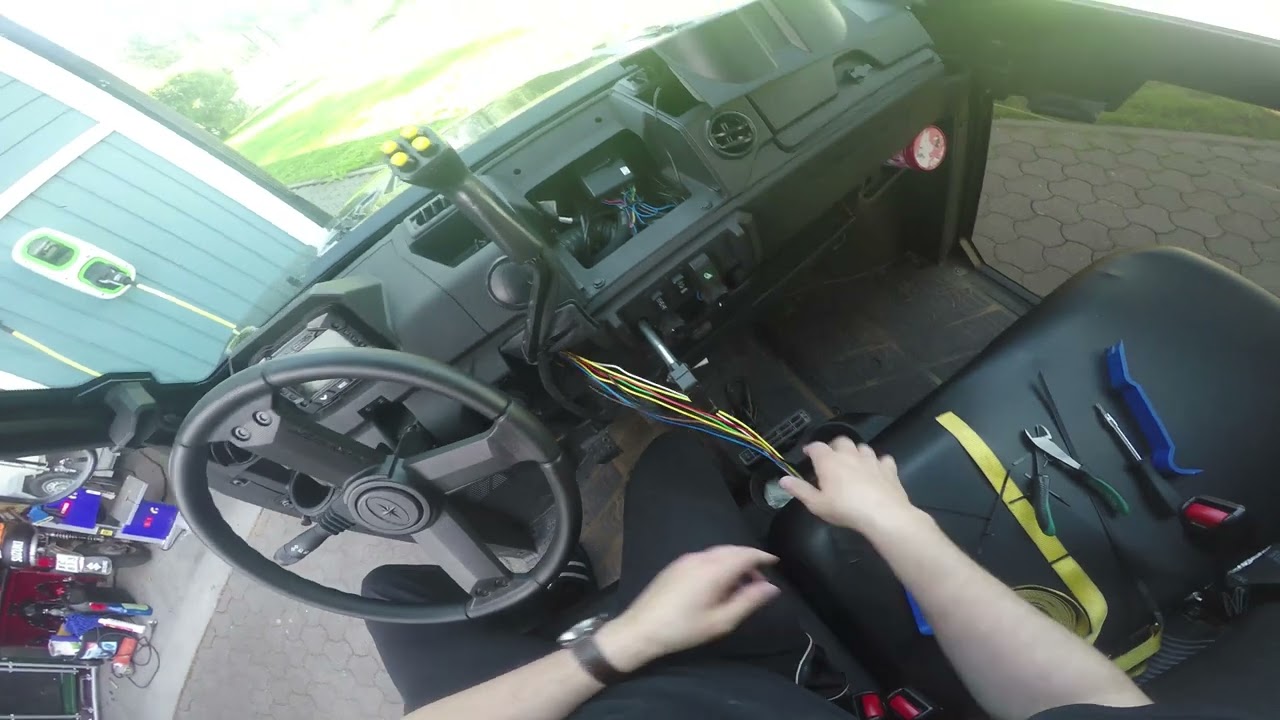 Polaris Ranger 1000 EPS Nordic V-auran ohjaus. V-Plow control gear shifter knob.