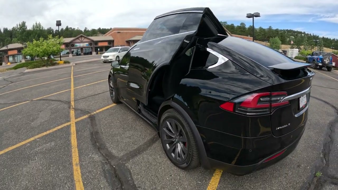 Model X Walk Around & Door Functions