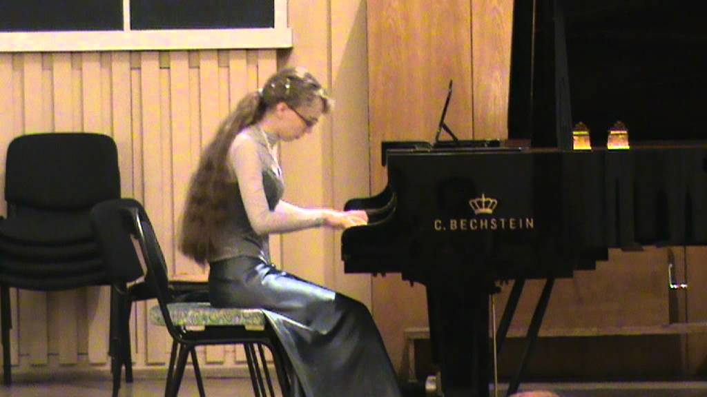 Polina Sasko plays Ravel Sonatine, part1