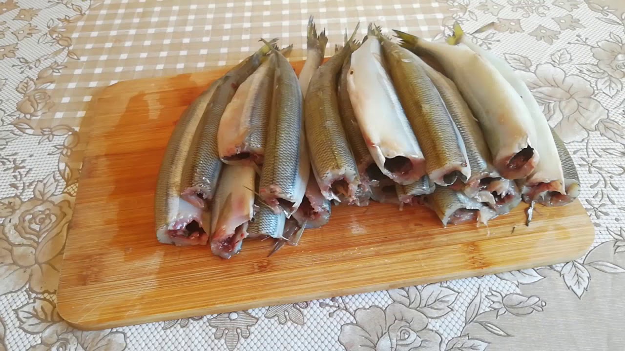 Корюшка в духовке с лимоном.