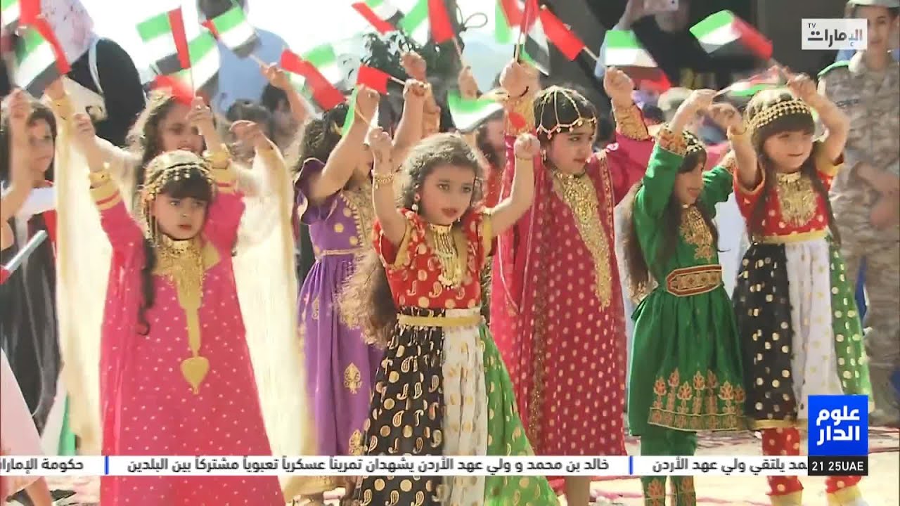 التلي الإماراتي حرفة يدوية من الزمن القديم لتزيين زي السيدات