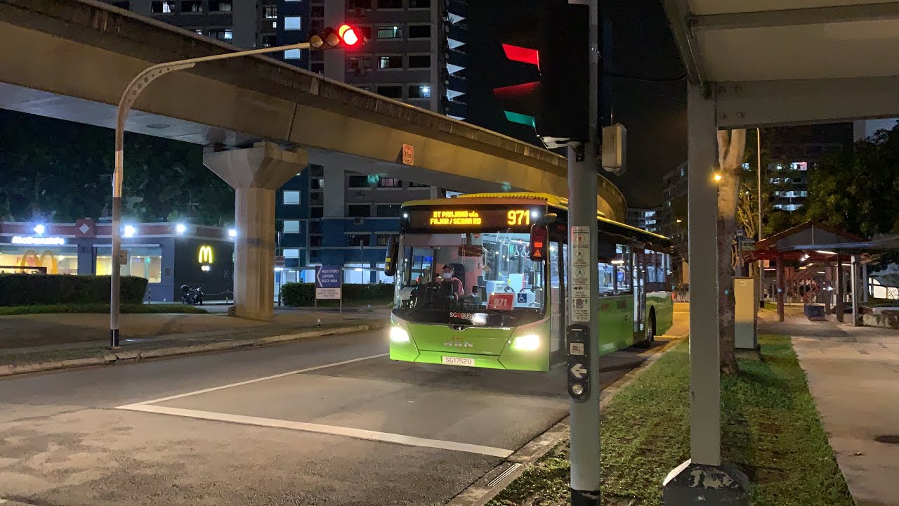 SMRT Buses MAN NL323F A22 (Euro 6) SG1752U on Service 971 departing Bus Stop 44779