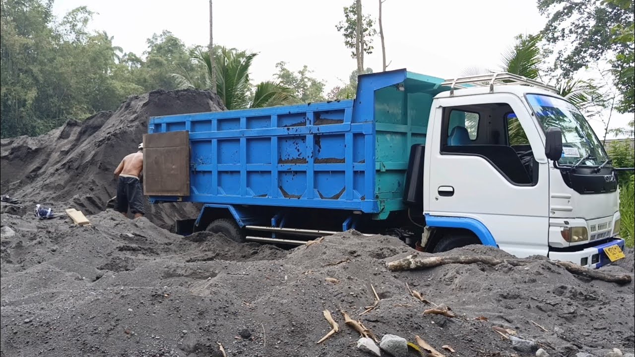 Load Black Sand
