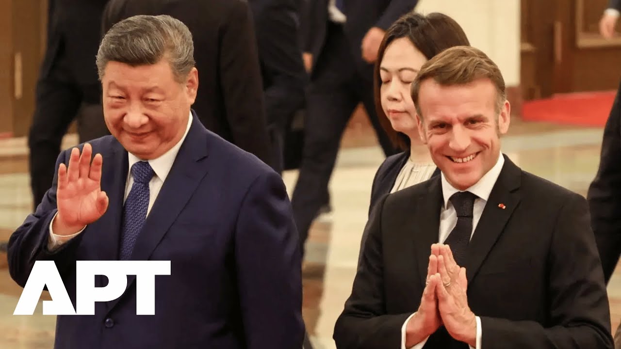 Beijing: Macron Meets Xi Jinping - Grand Indoor Welcome, Macron Blows Kisses, Children With Flowers
