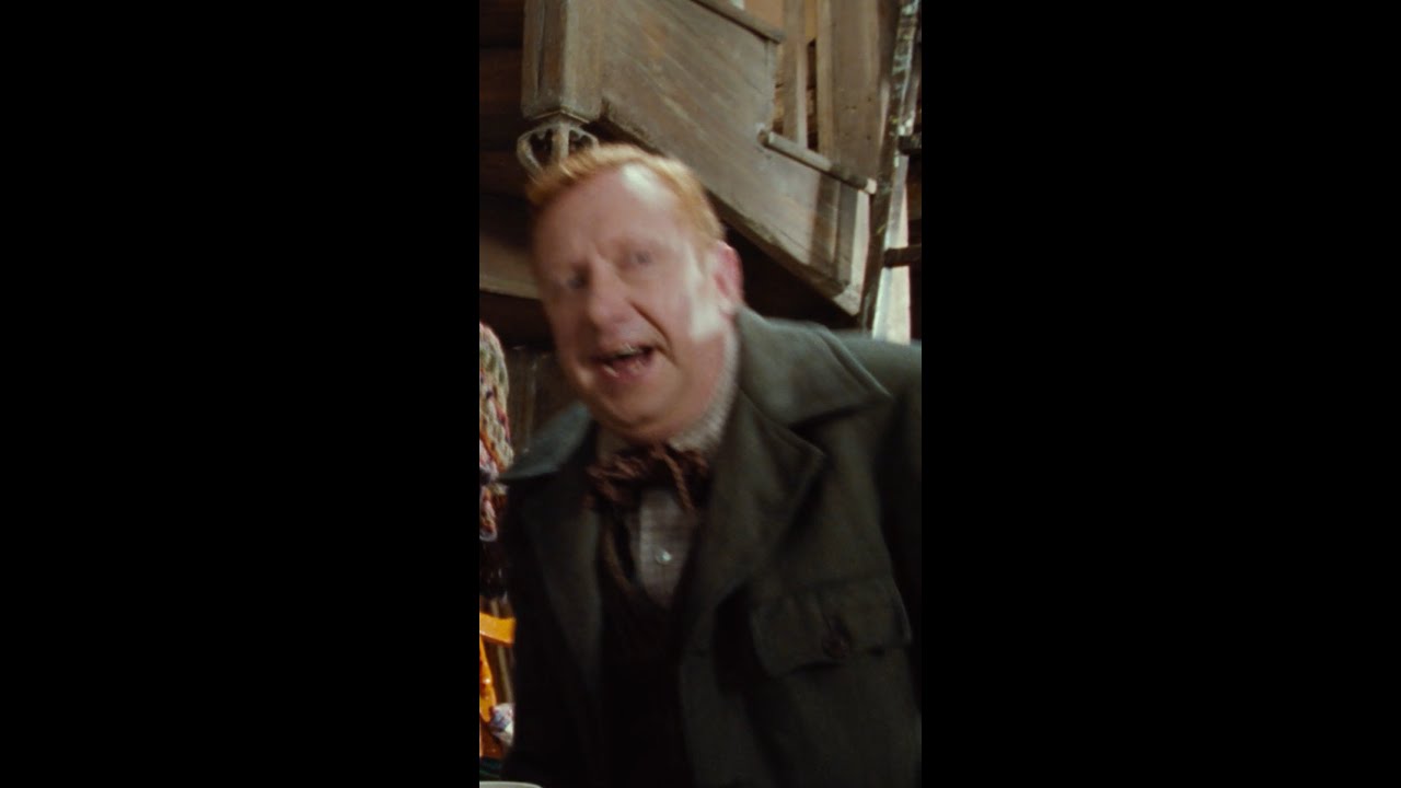 Harry meets Arthur Weasley 
