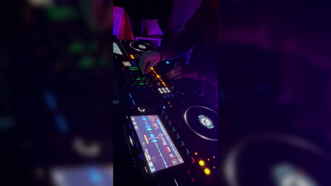 contact groove @ bag factory - witness