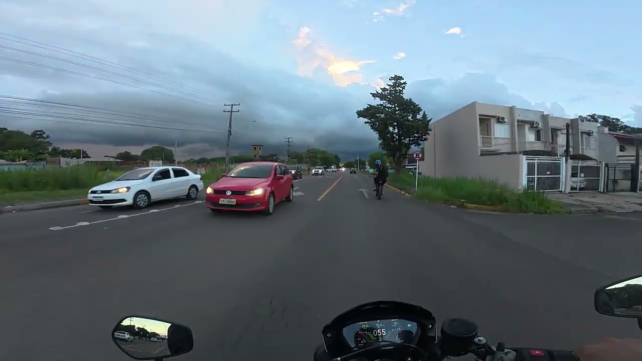 Cloudy day on Street Triple Rider & nervous Yamaha MT07 