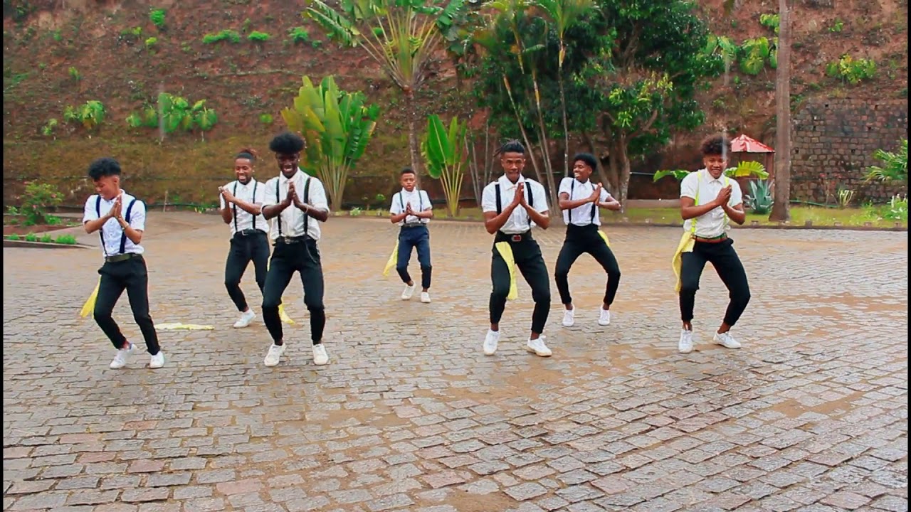DADI LOVE -  Hihira ho Anao Danse Cover  by T.B.D (Tsarak'One Betsy Dihy)