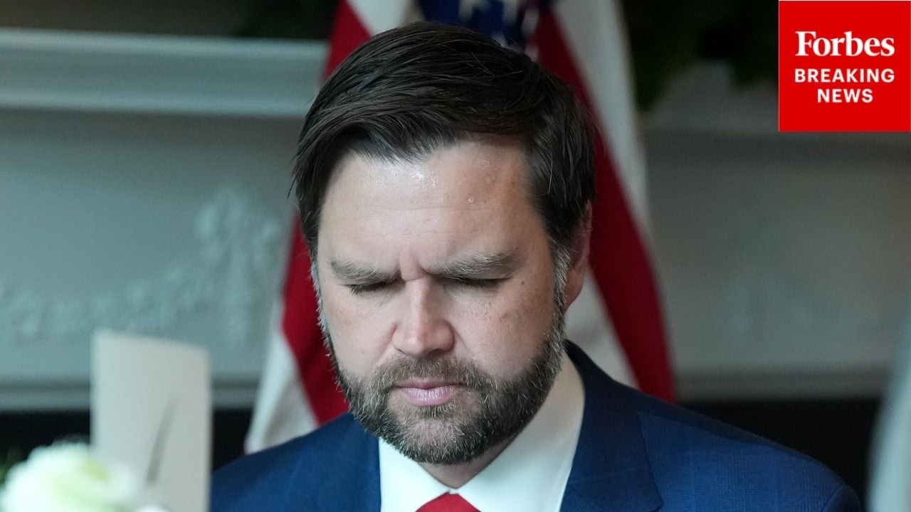 Вэнс призывает толпы людей