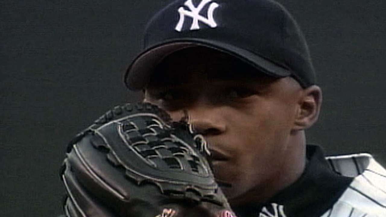 TB@NYY: Orlando Hernandez fans seven in his debut