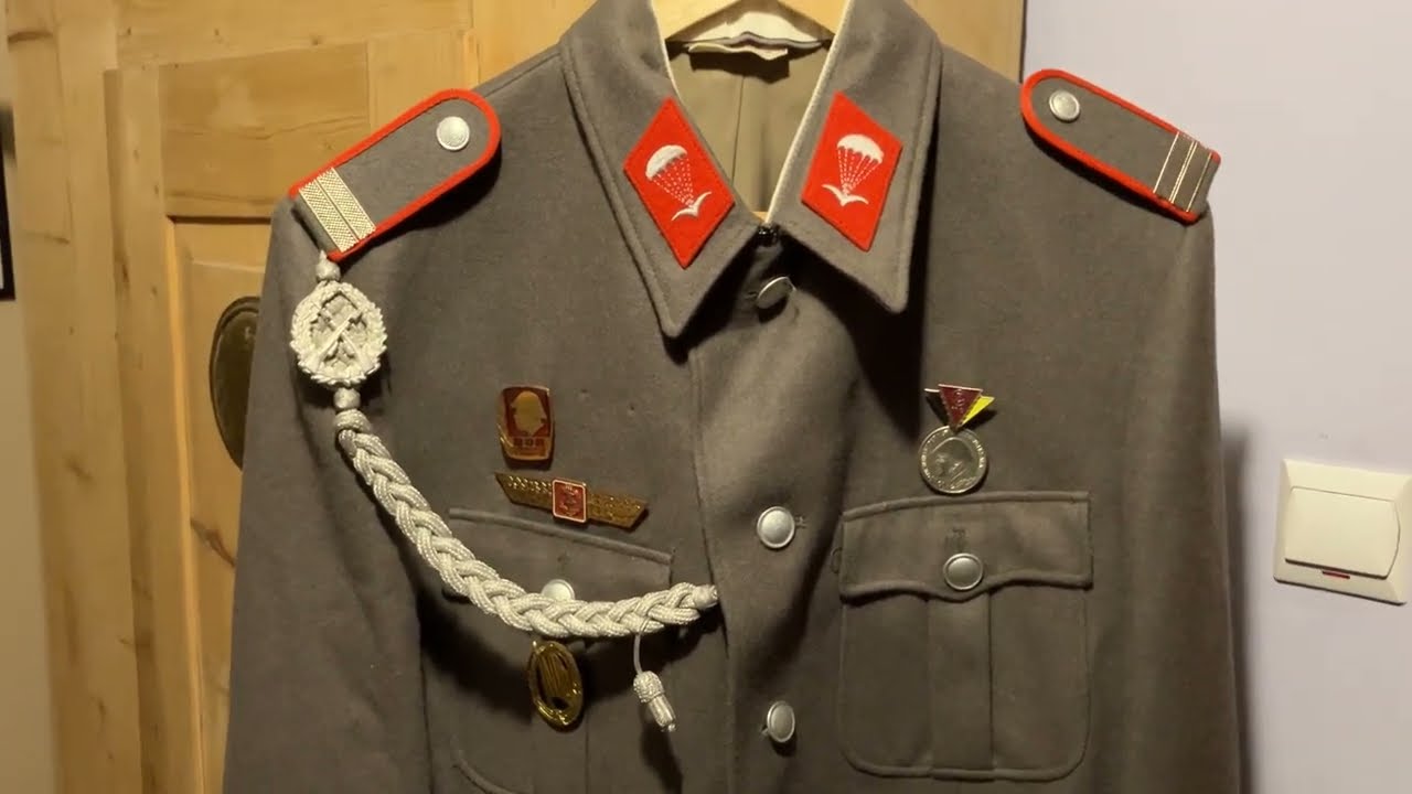 Парадная куртка десантника из восточногерманской Вьетнамской народной армии.