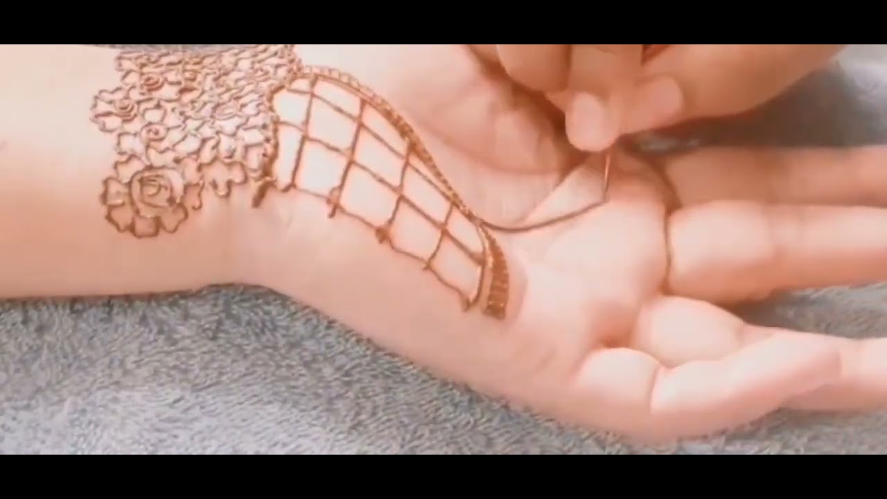 Six different Mehendi designs for women