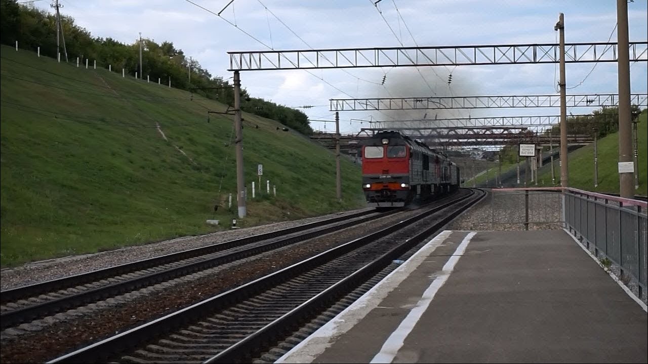 Тепловозы 2ТЭ116У-0284 и 2ТЭ10М-3087. Двойная тяга на подъёме.