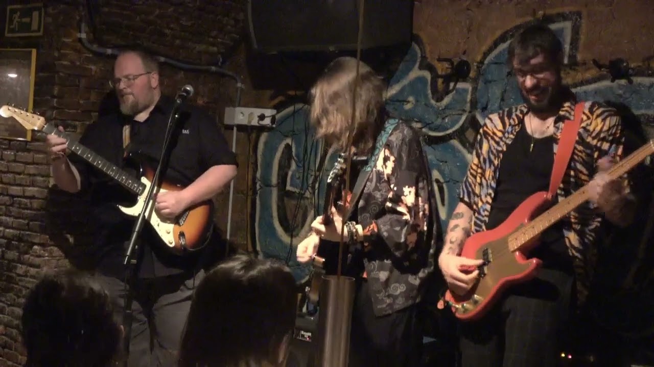 Running Turtles! feat. Guido Vom Flockenberg  - Shake Your Money Maker