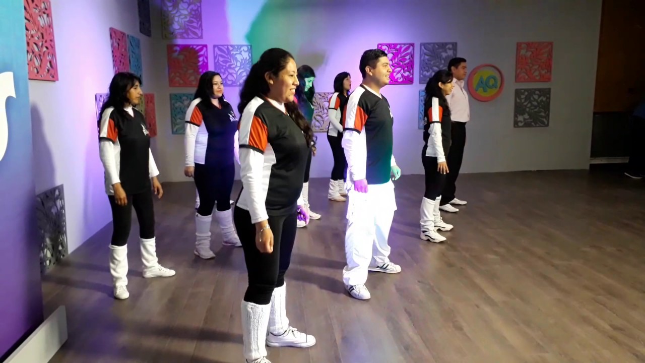 Escuela retro disco.  En canal 7...